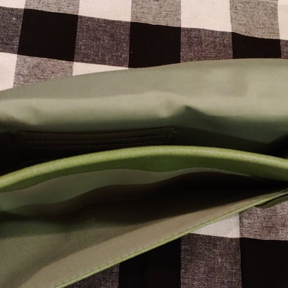 Liz Claiborne clutch - Picture 3 of 6